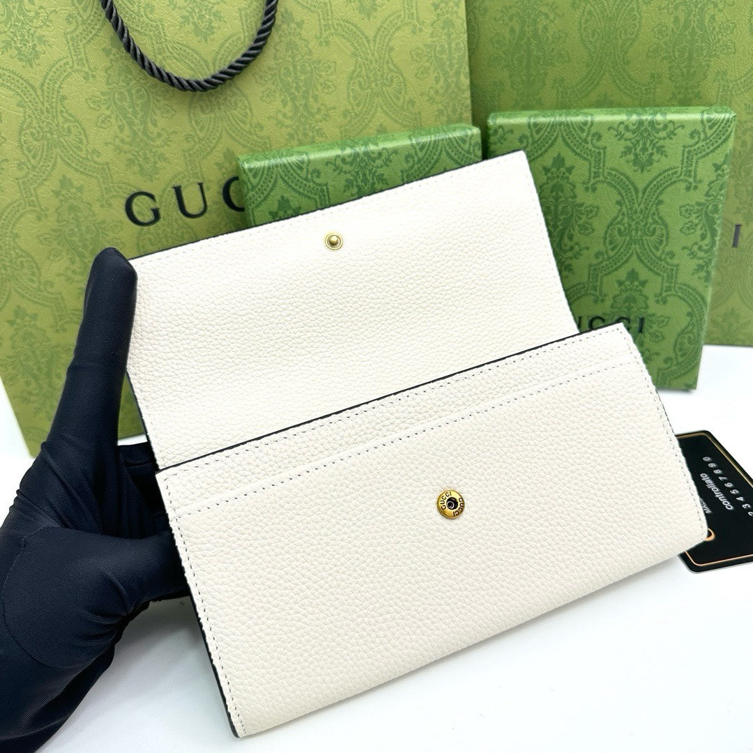 【グッチ】 春と夏定番人気♪ 薄型デザインでどんなシーンにもマッチ