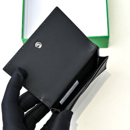 【ボッテガヴェネタ】春夏にぴったりの実用的で絶妙な小さな財布