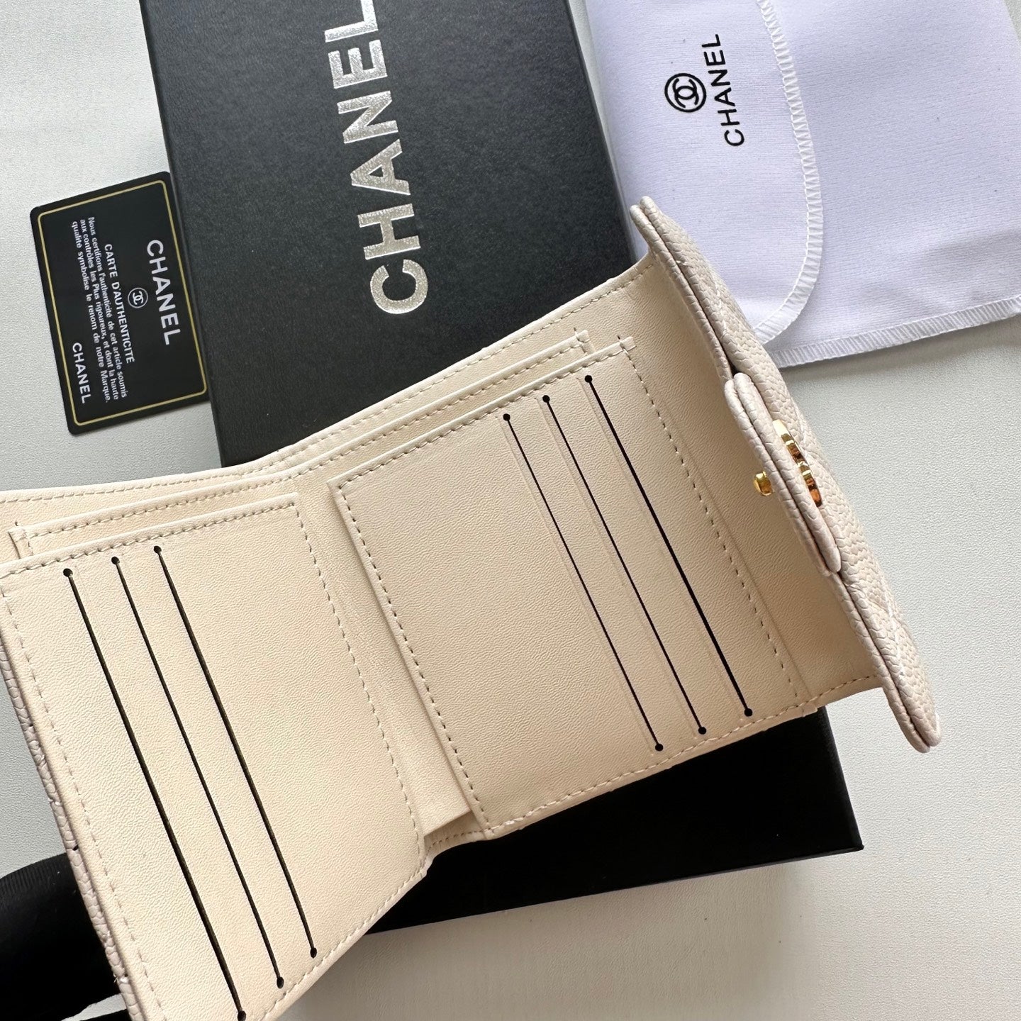 【シャネル】大人気コンパクト ♪マトラッセ♪三つ折り財布 キャビアスキン5色