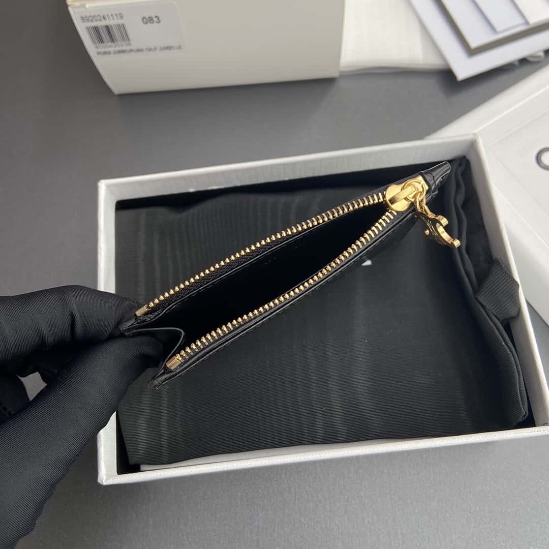 【セリーヌ】2色ギフトにも*送料込☆ ジップ付きカードホルダー トリオンフ チャーム