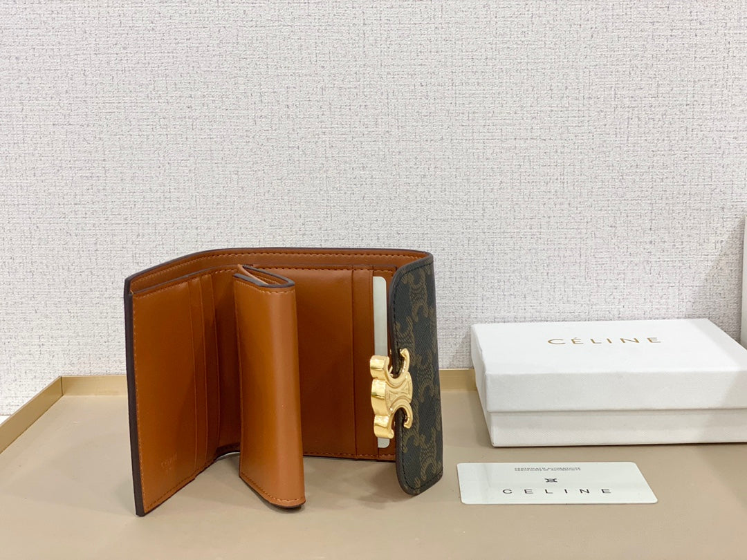 【セリーヌ】大人気 軽量＆コンパクト持ち運びに便利な短い財布 ！