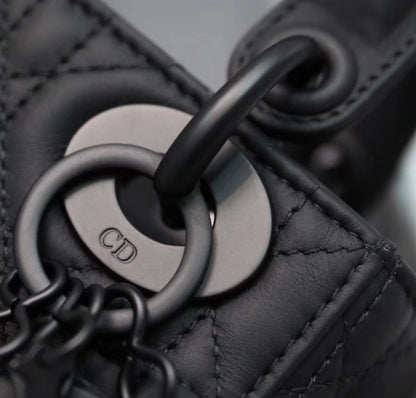 【ディオール】入手困難★マットブラックが超かっこいい★ミニバッグ