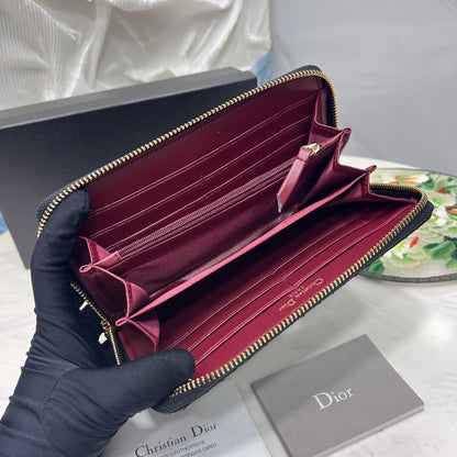 【ディオール】25SS新作 モダンで洗練されたスタイルが魅力の逸品