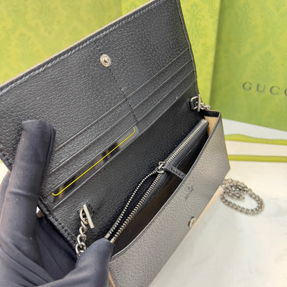 【グッチ】 春夏新作！軽くて丈夫なスリムウォレット