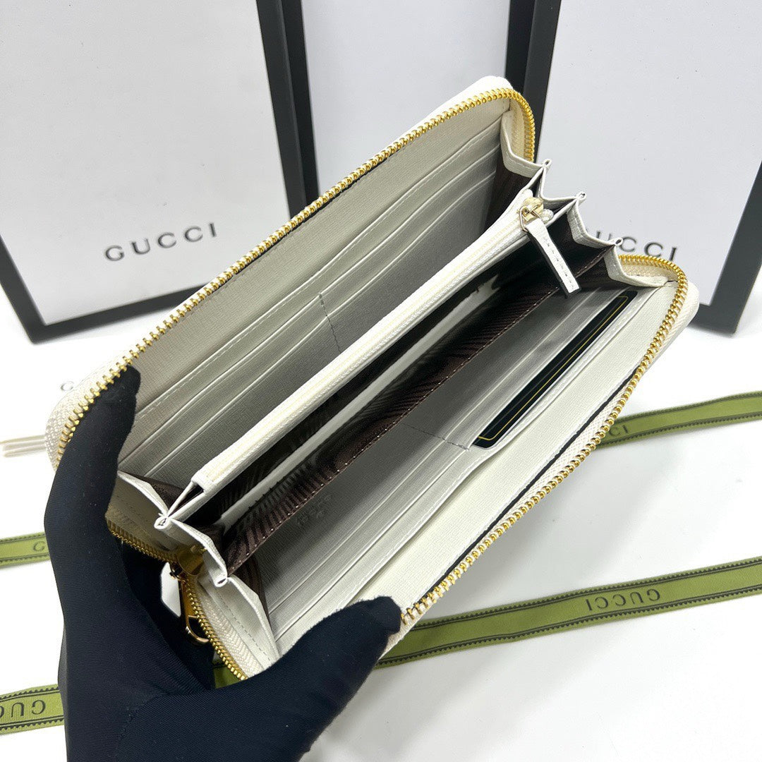 【グッチ】 限定カラー登場！超薄デザインの高級レザー財布