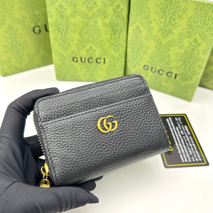 【グッチ】 ミニマリストに最適！シンプルで上品な短財布
