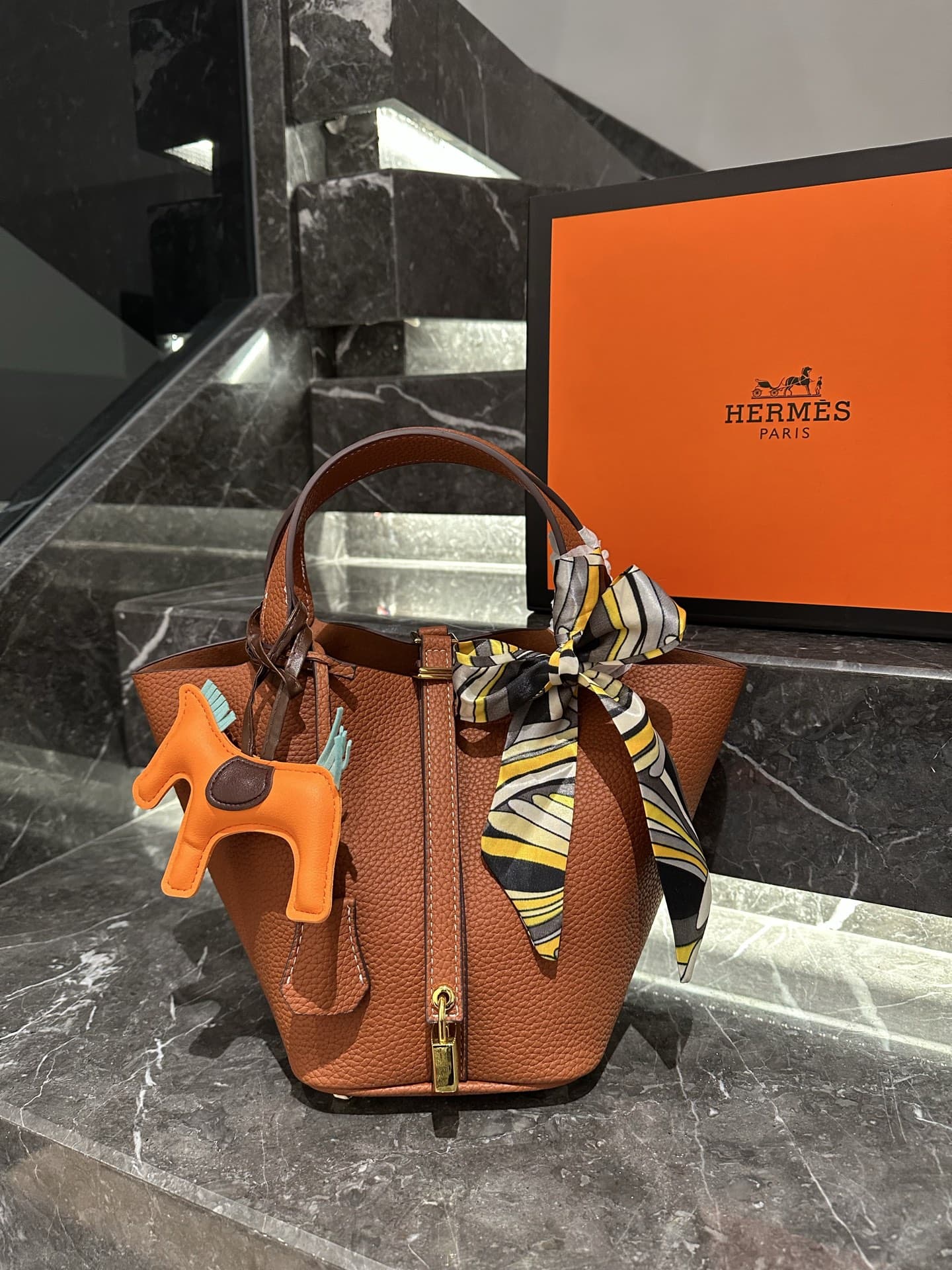 【エルメス】入手困難なピコタンロックPM18＋内袋＋ポニーペンダント＋スカーフ