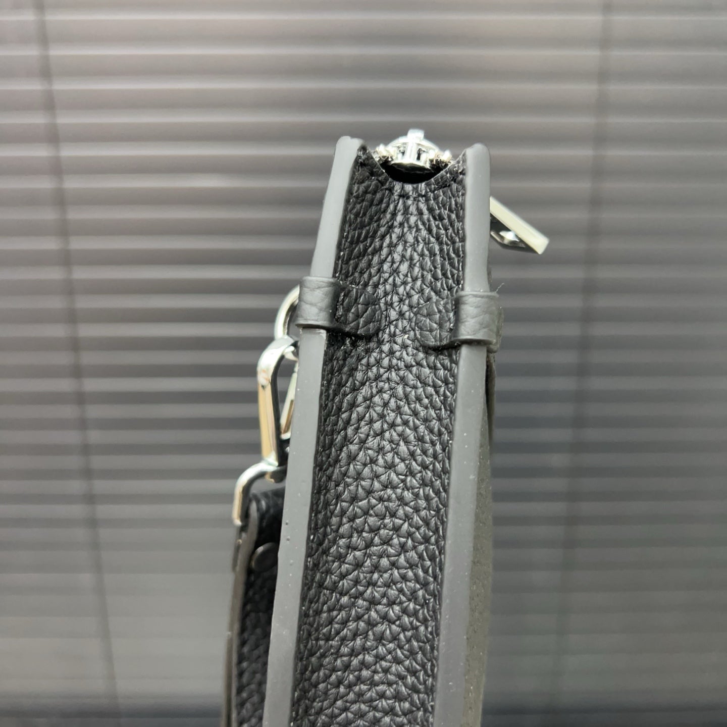 【エルメス】シンプルでエレガント ブラックレザークラッチ 大人の男性に最適