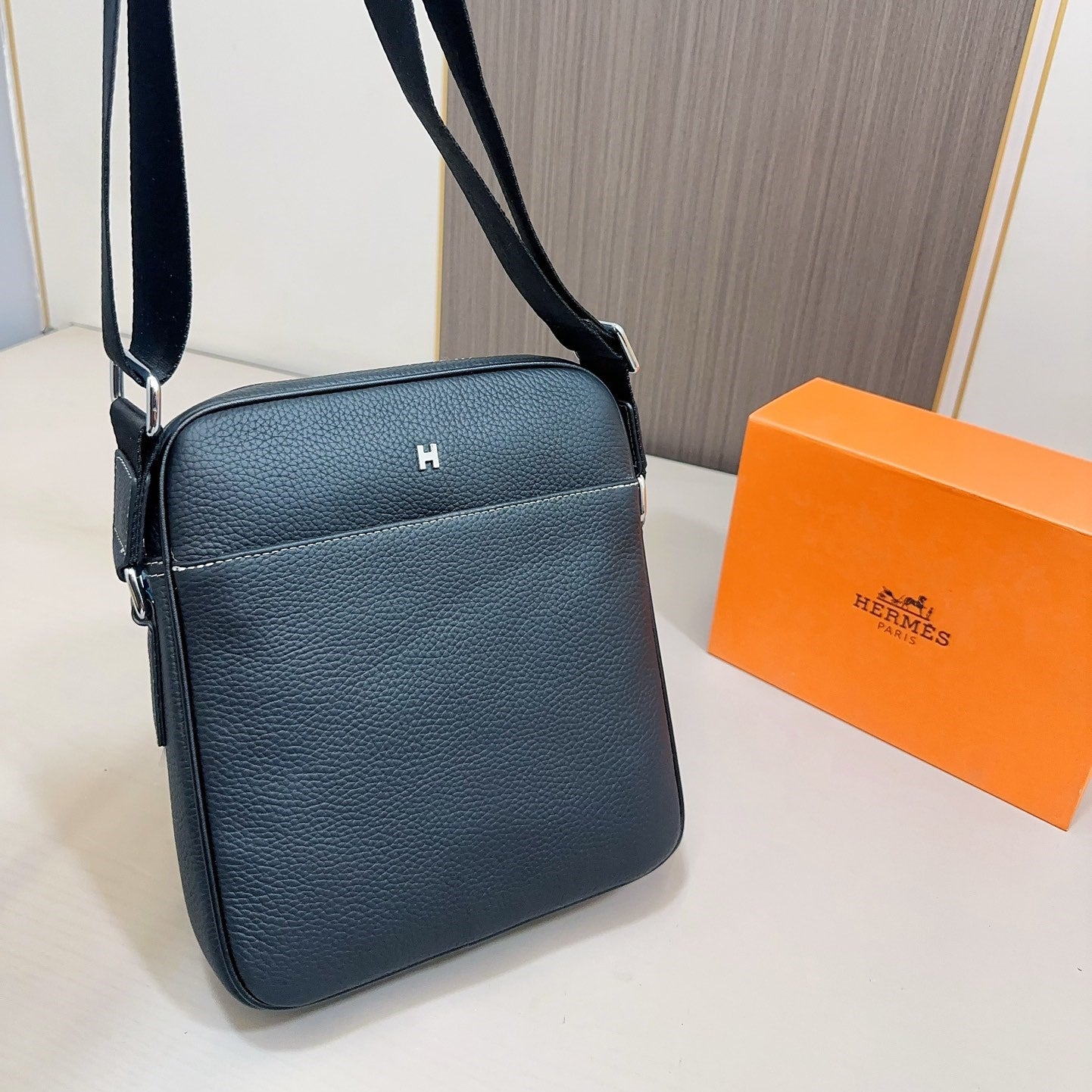 【エルメス】ユニセックス ブラックメッセンジャーバッグ（送料無料）