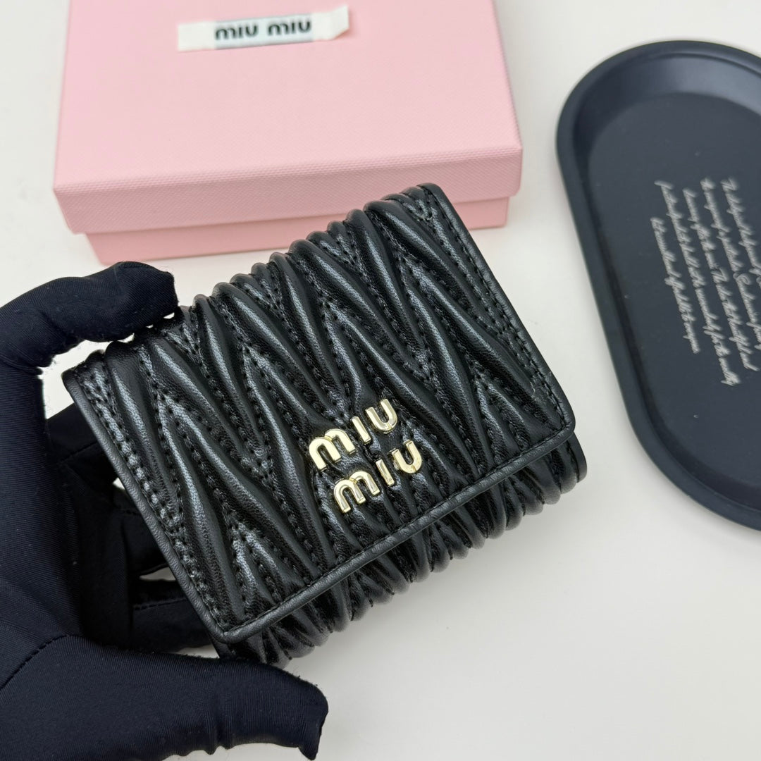 【ミュウミュウ】上品なデザイン♪おしゃれ】3つ折り財布3色