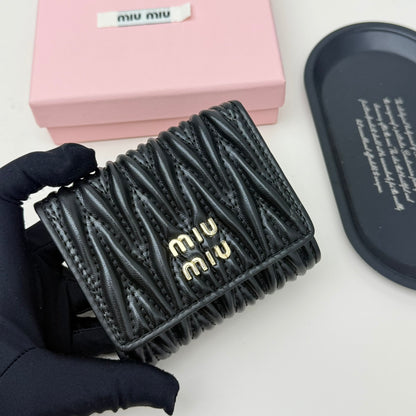 【ミュウミュウ】上品なデザイン♪おしゃれ】3つ折り財布3色