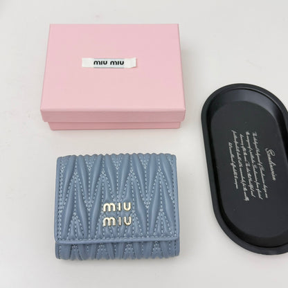 【ミュウミュウ】上品なデザイン♪おしゃれ】3つ折り財布3色