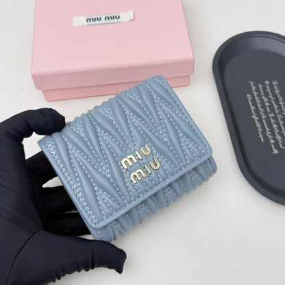 【ミュウミュウ】上品なデザイン♪おしゃれ】3つ折り財布3色