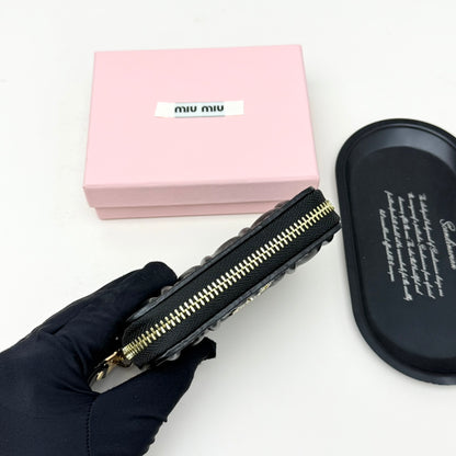 【ミュウミュウ】春夏にぴったりの実用的で絶妙な小さな財布2色