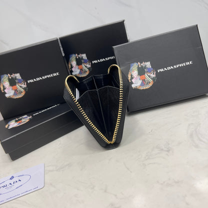 【プラダ】女性に人気のミニコインパース エレガントな印象 今だけ特価