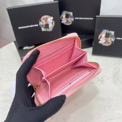 【プラダ】女性に人気のミニコインパース エレガントな印象 今だけ特価