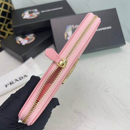 【プラダ】三角ロゴが光る 定番ジッパー長財布 上品な定番モデル
