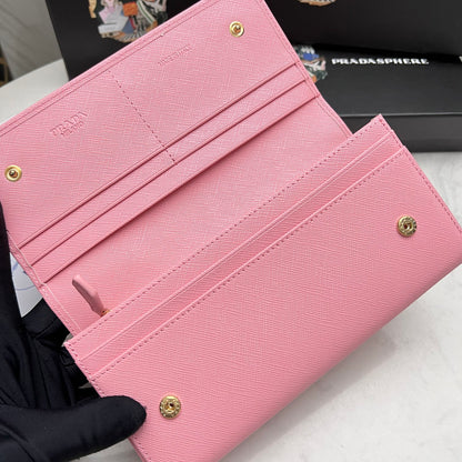 【プラダ】新作長財布 サフィアーノ素材で高級感満点