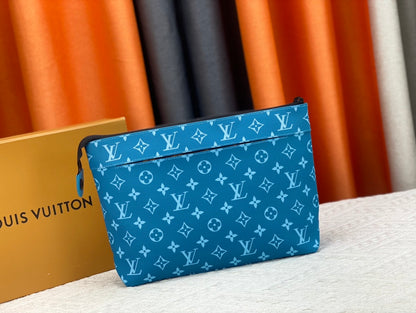 【ルイヴィトン】ポシェット・ヴォワヤージュ・スープル 今季新作 手持ちに最適な逸品