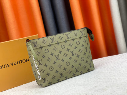 【ルイヴィトン】ポシェット・ヴォワヤージュ・スープル 今季新作 手持ちに最適な逸品