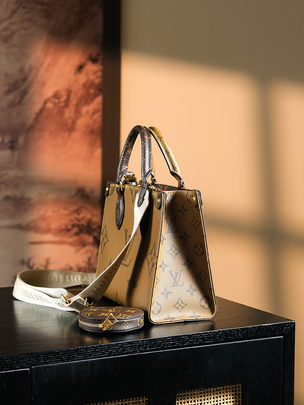 【ルイヴィトン】★大人気★男女共に人気OnTheGo PM 両面異色｜入手困難M46373