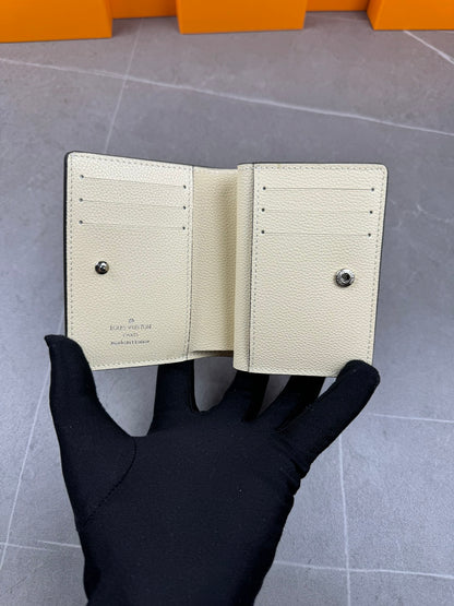 【ルイ・ヴィトン】大人気Cléaシリーズ 短財布 柔らかな牛革