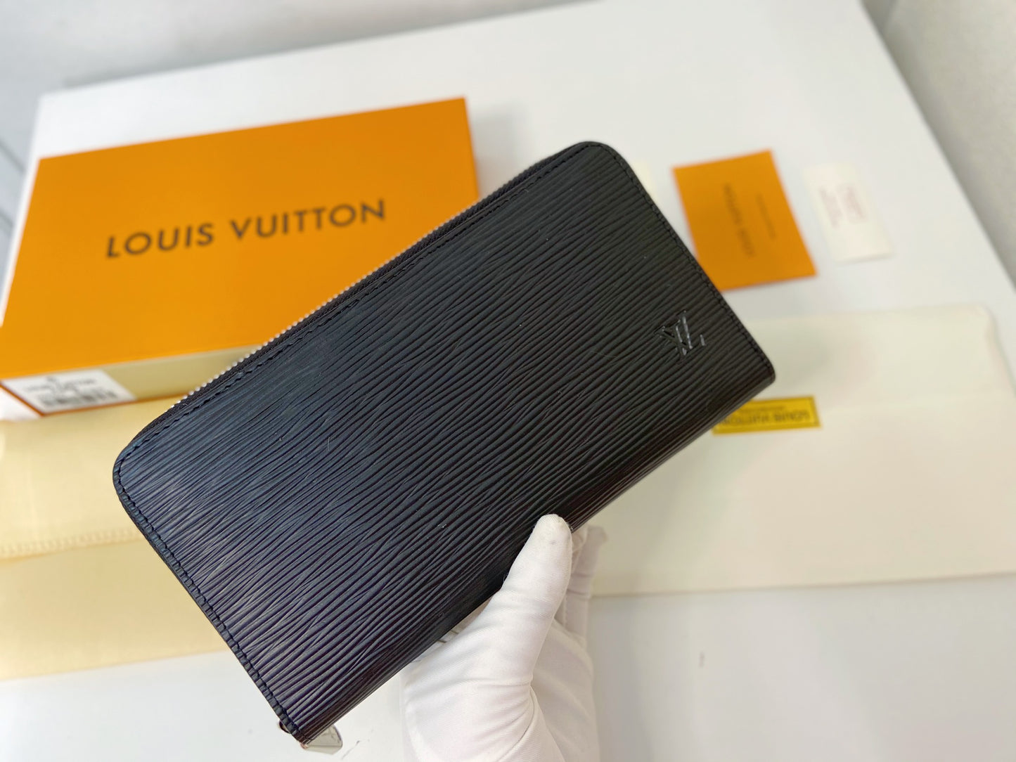 【ルイヴィトン】Zippy大容量財布 今だけ限定販売 話題の人気モデル