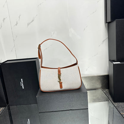 【サンローラン】LEA57ショルダーバッグ 軽量＆カジュアル 数量限定