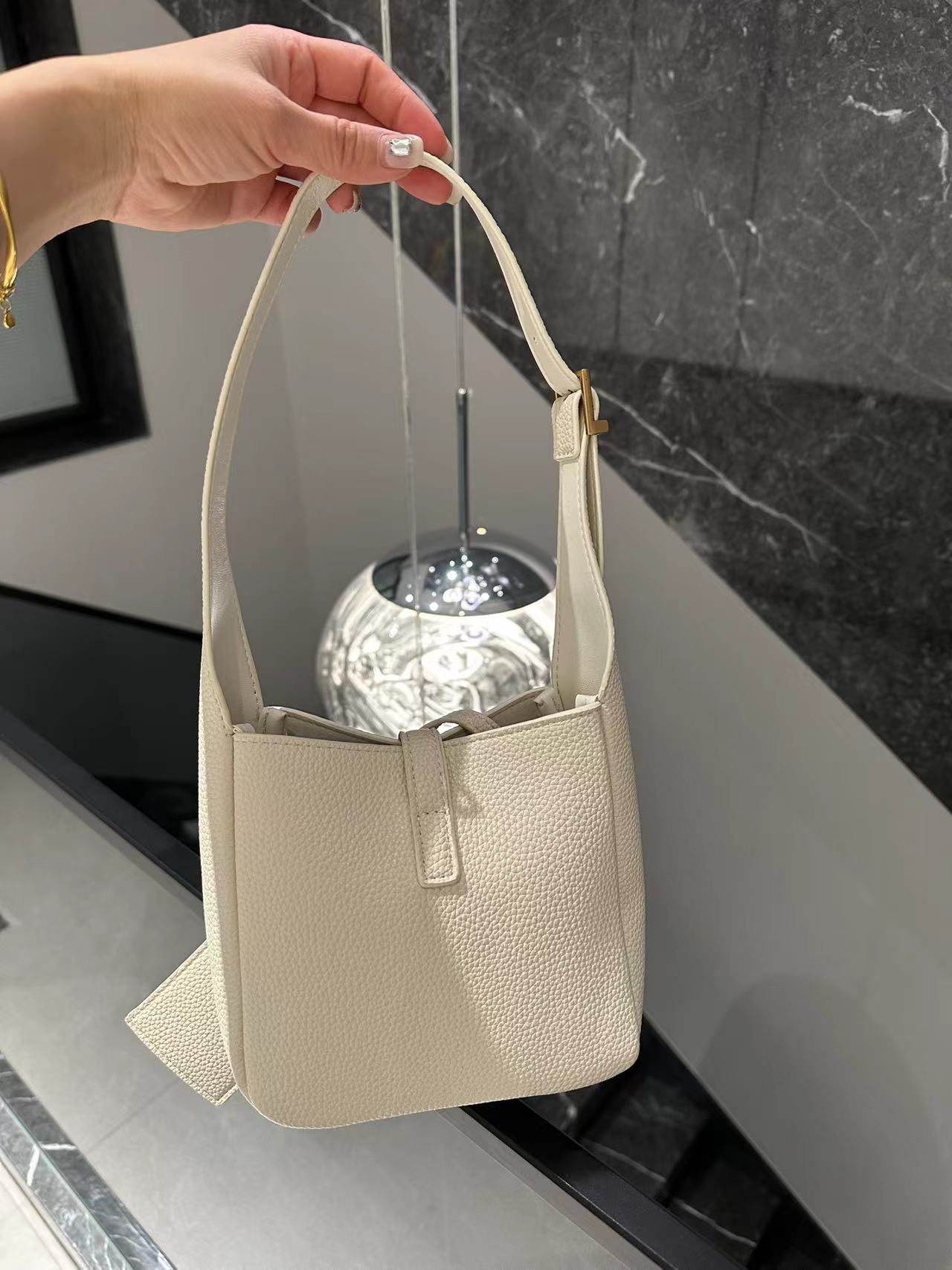 【サンローラン】LE5A7 BABY ソフト グレインレザー