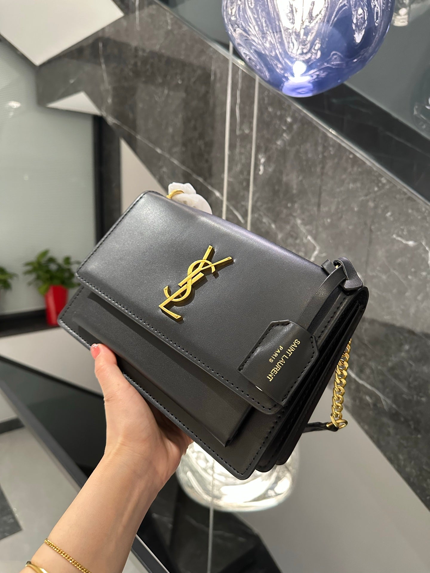 【サンローラン】スムースレザーのサンセットミディアム