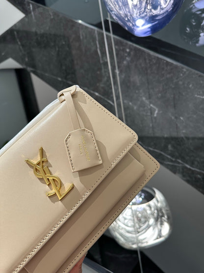 【サンローラン】スムースレザーのサンセットミディアム